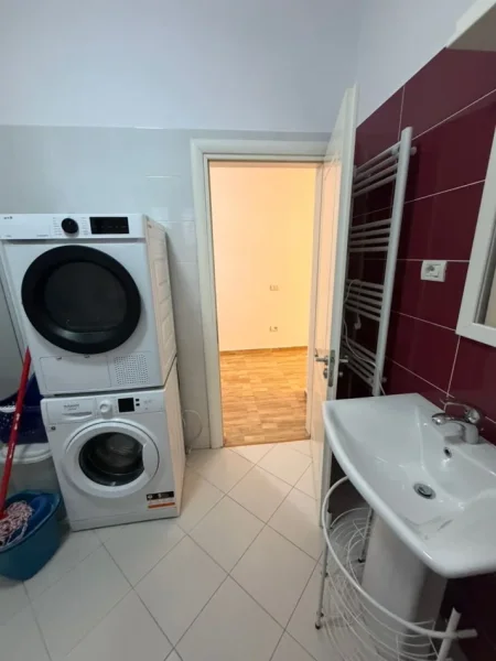 Tirane, jepet me qera shtepi 3+1+Aneks+Ballkon Kati 2, 100 m² 550 € (Sauk i Ri)