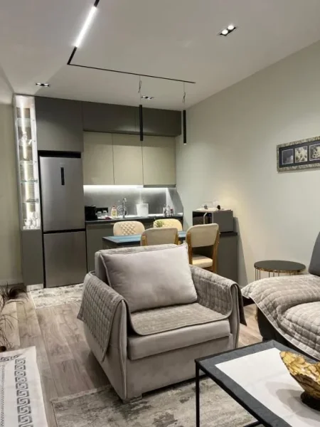 Tirane, jepet me qera apartament 1+1 Kati 10, 65 m² 870 € (QENDER)