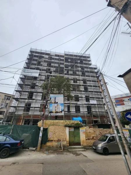 Tirane, shitet apartament 2+1+Aneks+Ballkon Kati 1, 100 m² 