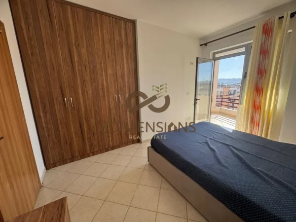 Tirane, jepet me qera apartament 2+1 Kati 8, 102 m² 500 € (astir)