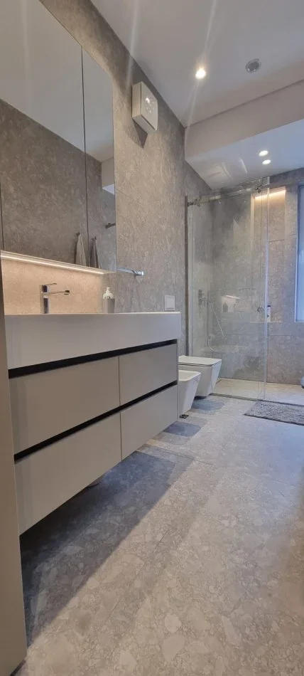 Tirane, jepet me qera apartament 1+1 Kati 2, 65 m² 950 € (KODRA E DIELLIT)