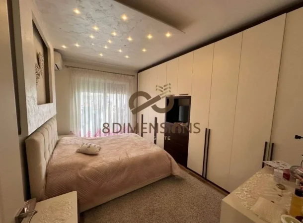 Tirane, shitet apartament 3+1+Ballkon Kati 6, 170 m² 250.000 € (fresk)