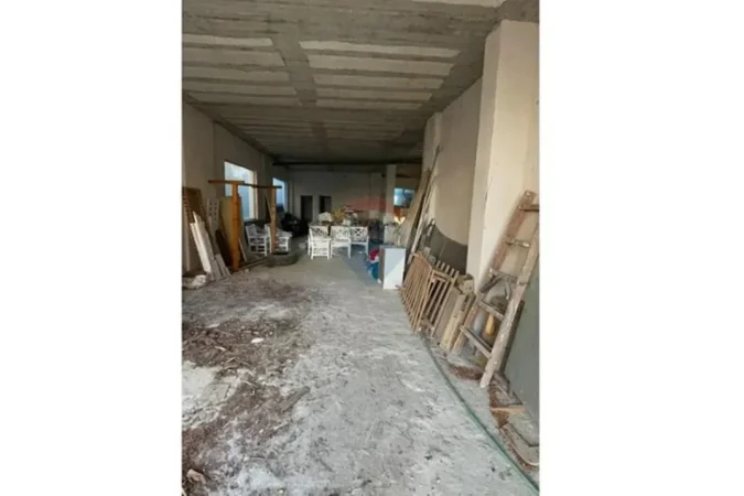 Tirane, shitet magazine , 96 m² 86.000 € 