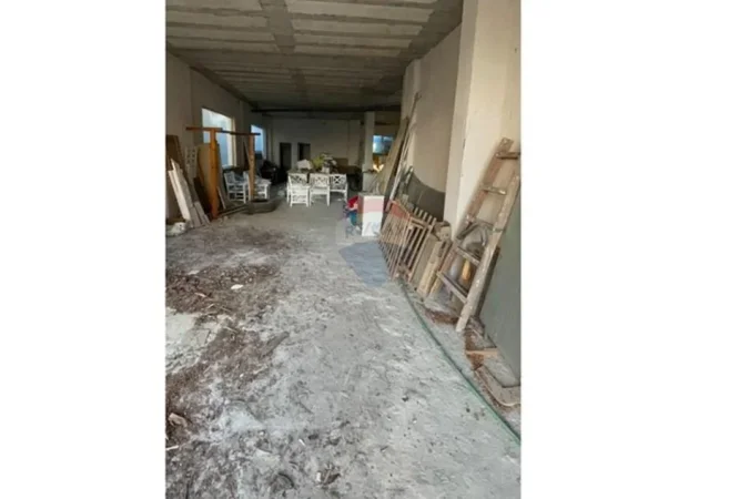 Tirane, shitet magazine , 96 m² 86.000 € 