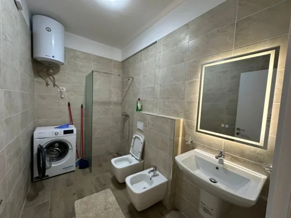 Tirane, jepet me qera apartament 2+1 Kati 2, 110 m² 850 € (Liqeni i Thate ,rruga Hamdi Sina)
