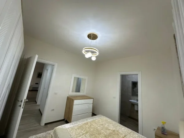 Tirane, jepet me qera apartament 2+1 Kati 2, 110 m² 850 € (Liqeni i Thate ,rruga Hamdi Sina)