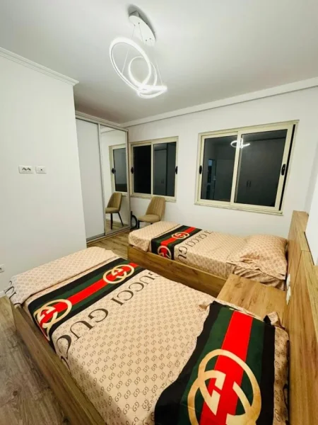 Tirane, jepet me qera apartament 1+1+Ballkon Kati 5, 60 m² 500 € (YZBERISHT)