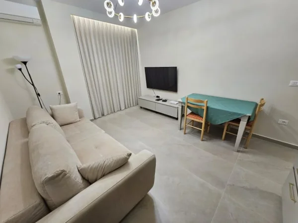Tirane, jepet me qera apartament 1+1+Aneks+Ballkon Kati 3, 850 m² 850 € (Kajo Karafili)