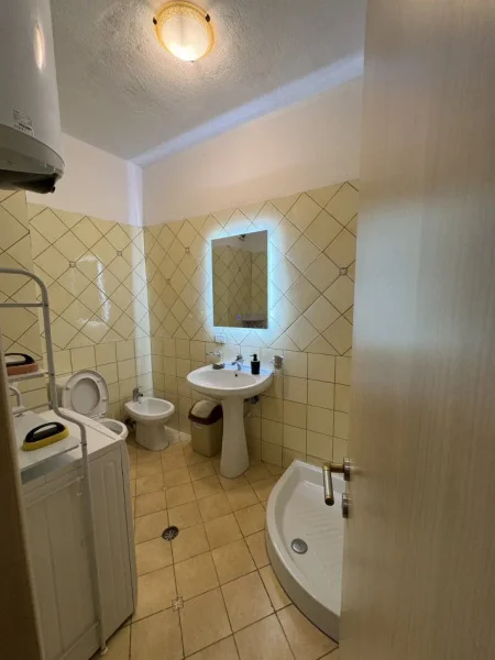 Tirane, jepet me qera apartament 1+1 Kati 3, 70 m² 550 € (RRUGA ELBASANIT)
