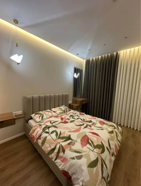 Tirane, jepet me qera apartament 1+1+Ballkon Kati 3, 70 m² 450 € (FRESK)