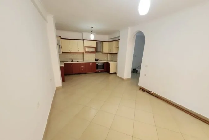 Tirane, jepet me qera apartament 1+1 Kati 2, 75 m² 300 €