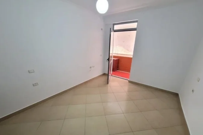 Tirane, jepet me qera apartament 1+1 Kati 2, 75 m² 300 €