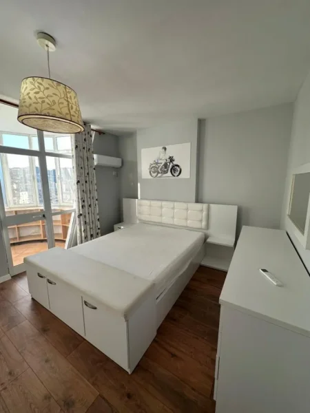 Tirane, jepet me qera apartament 2+1+Ballkon Kati 13, 125 m² 1.050 € (Ish Ekspozita)
