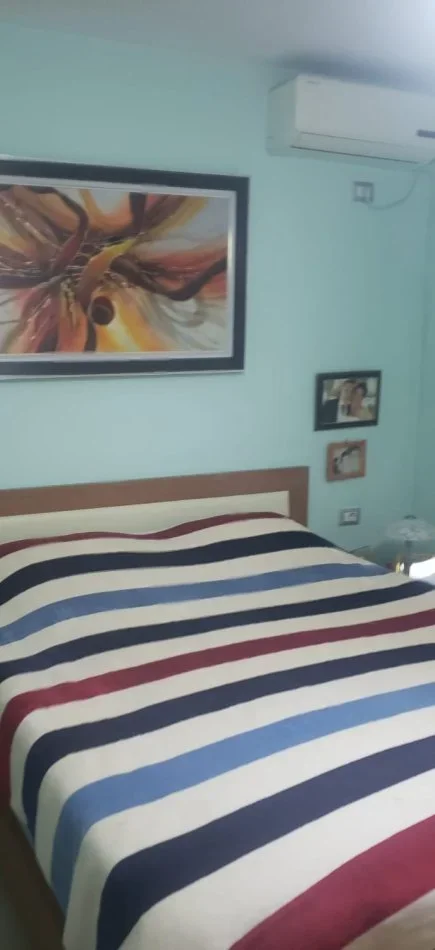 Tirane, jepet me qera apartament 2+1+Ballkon Kati 2, 100 m² 750 € (Rruga Islam Alla, Tiranë)