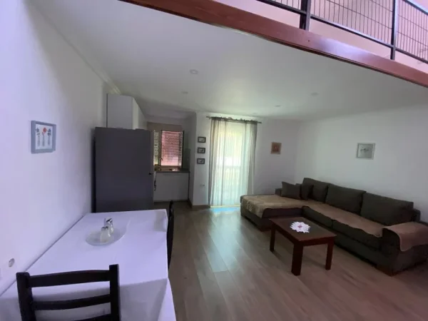 Tirane, jepet me qera apartament 1+1+Ballkon Kati 4, 60 m² 600 € (Rruga e Durrësit)