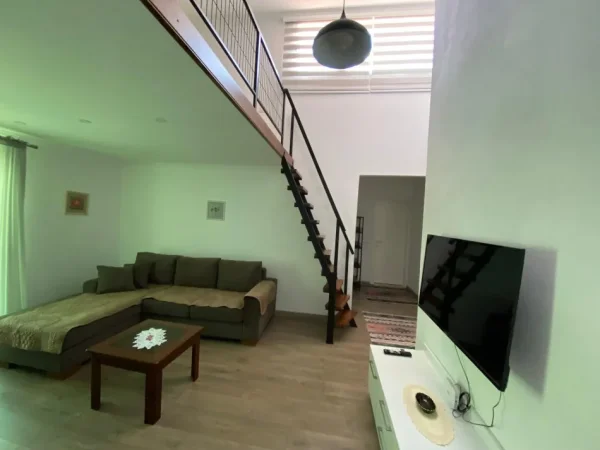 Tirane, jepet me qera apartament 1+1+Ballkon Kati 4, 60 m² 600 € (Rruga e Durrësit)