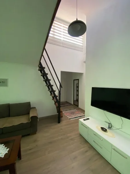 Tirane, jepet me qera apartament 1+1+Ballkon Kati 4, 60 m² 600 € (Rruga e Durrësit)