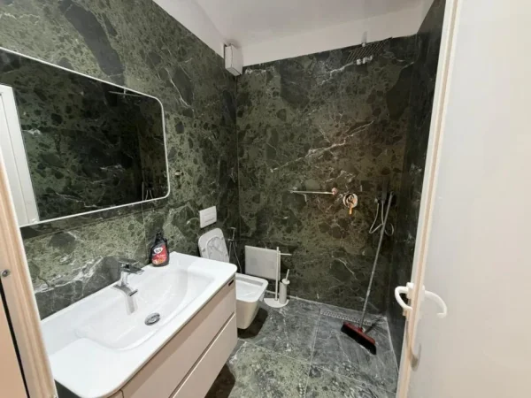 Tirane, jepet me qera apartament 1+1 Kati 7, 60000 Leke