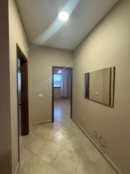 Jepet me qera apartament per zyre ose banim 3+1+2 Kati 6, 130 m² 800 € (Stc. I Trenit, Bulevard)