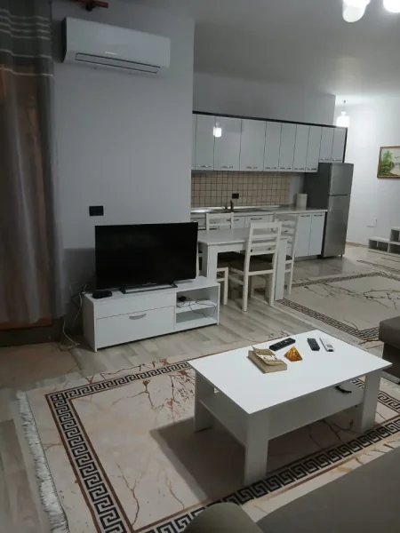 Apartament 2+1+2 me qera në një nga zonat më të kërkuara — Rruga Bardhok Biba, pranë Galerisë “17 Nëntori”.