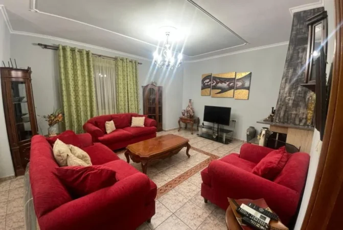 Tirane, jepet me qera apartament 2+1 Kati 2, 114 m² 800 € (Rruga Mihal Grameno)