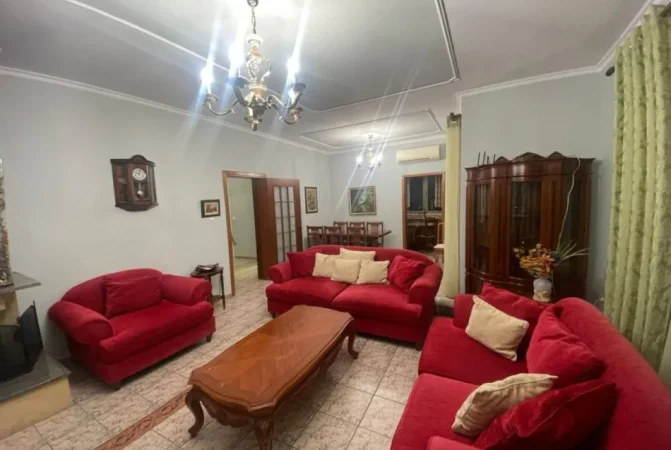 Tirane, jepet me qera apartament 2+1 Kati 2, 114 m² 800 € (Rruga Mihal Grameno)