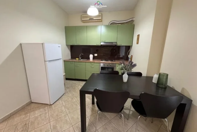 Tirane, jepet me qera apartament 1+1 Kati 3, 65 m² 570 € (Rruga Todi Shkurti)