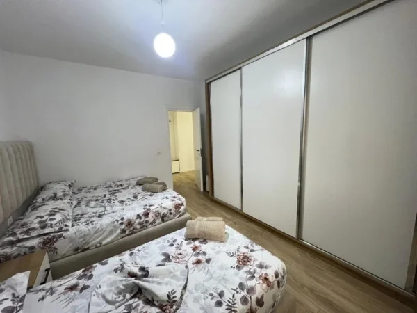 Tirane, jepet me qera apartament 1+1+Ballkon Kati 2, 68 m² 500 € (oslo astir)