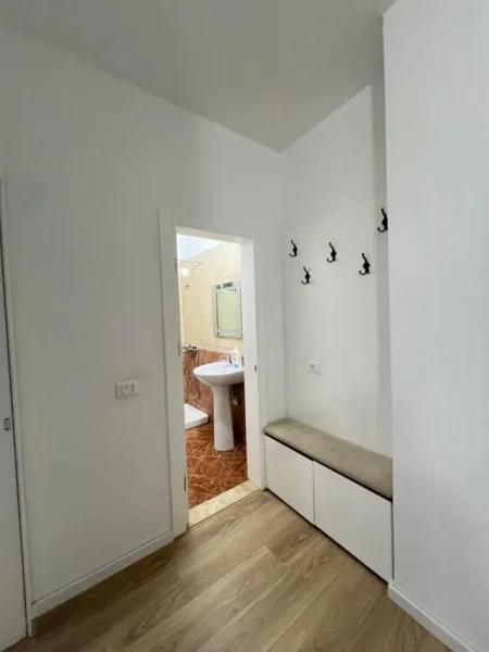 Tirane, jepet me qera apartament 1+1+Ballkon Kati 2, 68 m² 500 € (oslo astir)