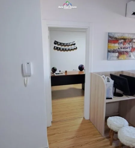 Tirane, jepet me qera apartament 1+1 Kati 3, 65 m² 550 € (Rruga Asim Vokshi)