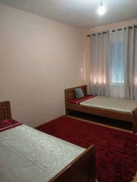 Tirane, jepet me qera apartament 2+1 Kati 1, 96 m² 400 € (Fresk)