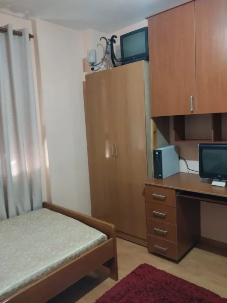 Tirane, jepet me qera apartament 2+1 Kati 1, 96 m² 400 € (Fresk)