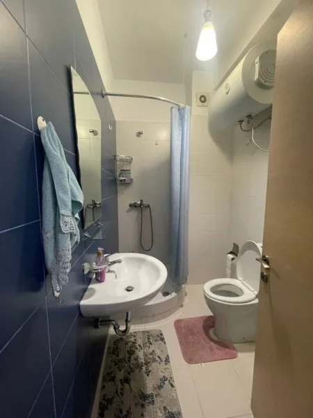 Tirane, jepet me qera apartament 2+1+Ballkon Kati 2, 80 m² 550 € (rruga pjetër budi)