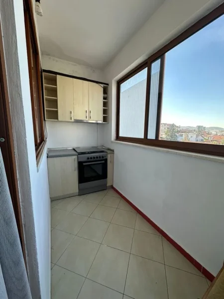 Tirane, jepet me qera apartament 1+1+Ballkon Kati 6, 55 m² 500 € (rruga todi shkurti)