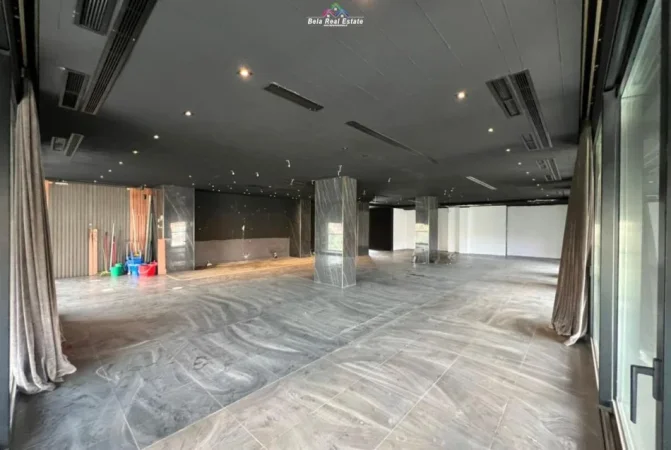 Tirane, jepet me qera zyre , 630 m² (Stadiumi Dinamo)