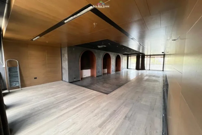 Tirane, jepet me qera zyre , 630 m² (Stadiumi Dinamo)