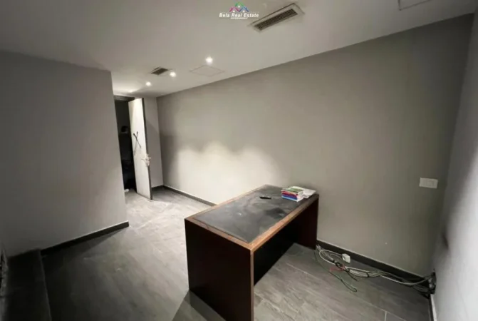 Tirane, jepet me qera zyre , 630 m² (Stadiumi Dinamo)