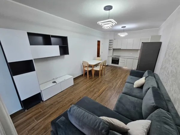 Tirane, jepet me qera apartament 1+1 Kati 8, 72 m² 520 € (Rruga Sadik Petrela)