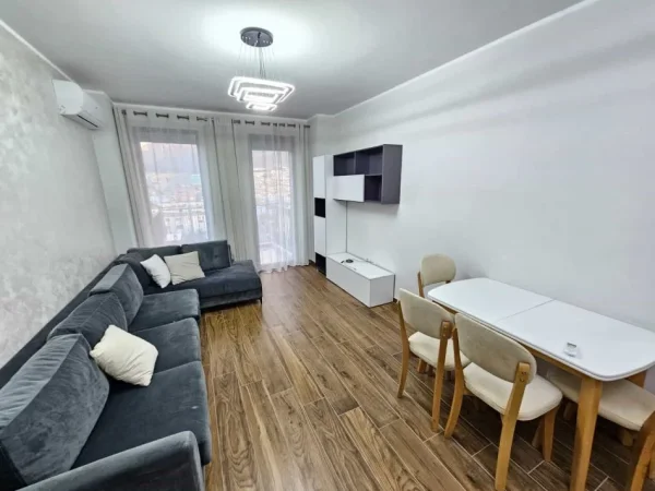 Tirane, jepet me qera apartament 1+1 Kati 8, 72 m² 520 € (Rruga Sadik Petrela)