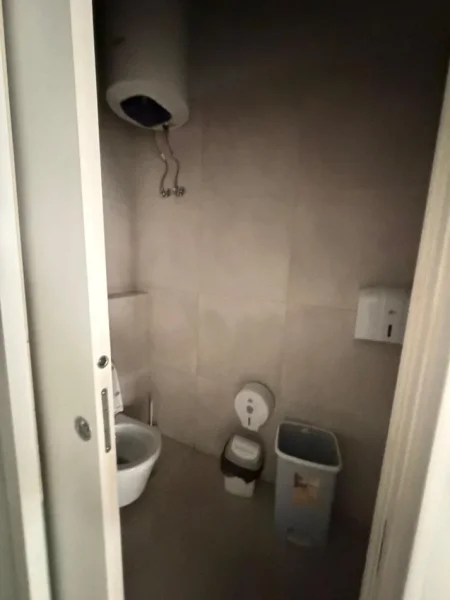 Tirane, jepet me qera zyre Kati 2, 750 m² 7.500 € (Rruga Sokrat Miho)