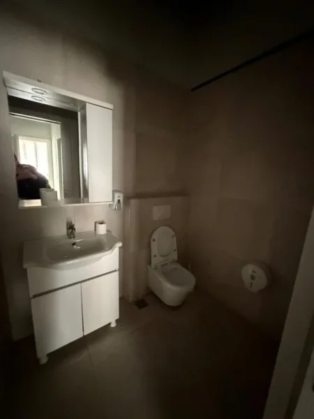 Tirane, jepet me qera zyre Kati 2, 750 m² 7.500 € (Rruga Sokrat Miho)