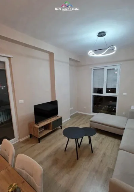 Tirane, jepet me qera apartament 2+1 Kati 8, 92 m² 550 € (Rruga Gryka e Kacanikut)