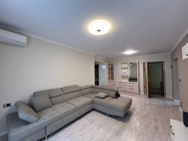 Tirane, jepet me qera apartament 2+1 Kati 3, 76 m² 900 € (Bulevardi Zogu i 1)