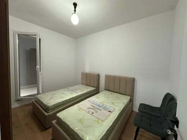 Tirane, jepet me qera apartament 2+1+Ballkon Kati 5, 74 m² 450 € (Rruga Jordan Misja , Paskuqan)