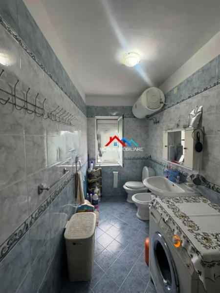 Tirane, shitet apartament 2+1+Ballkon Kati 5, 75 m² 137.000 € (RRUGA TODI SHKURTI,TREGU ELEKTRIK)