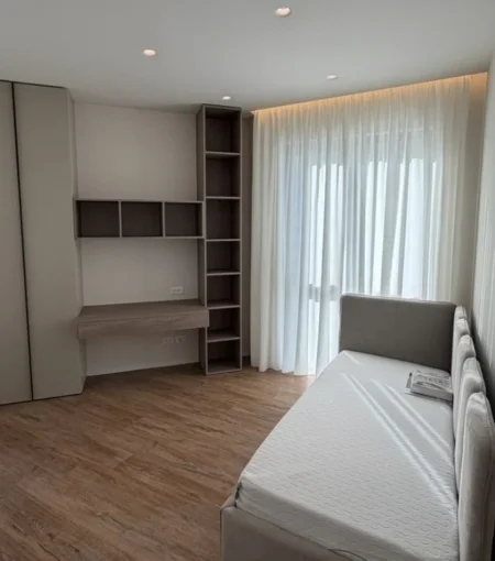 Tirane, jepet me qera apartament 2+1+Ballkon Kati 2, 117 m² 1.500 € (Green Valley Residence, Tiranë)