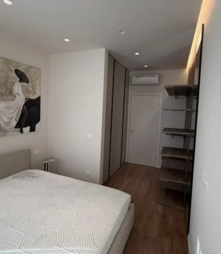 Tirane, jepet me qera apartament 2+1+Ballkon Kati 2, 117 m² 1.500 € (Green Valley Residence, Tiranë)