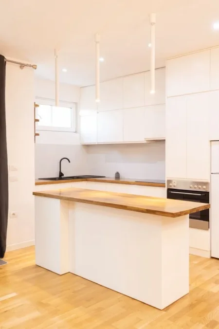 Tirane, shes apartament 2+1+Ballkon Kati 2, 105 m² 260.000 € (Rrug Hysni Begolli)