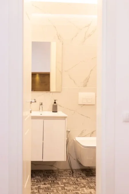 Tirane, shes apartament 2+1+Ballkon Kati 2, 105 m² 260.000 € (Rrug Hysni Begolli)