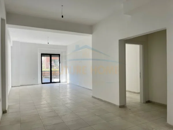 Tirane, jepet me qera ambjent biznesi Kati 0, 107 m² 850 € 